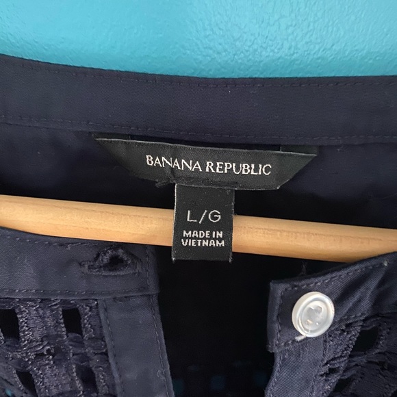 Navy blue eyelet blouse with sewn in tank slip - Picture 3 of 5